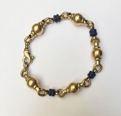 * - BRACELET en or jaune 18k (750/°°) à motif...