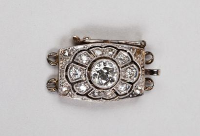 FERMOIR ancien en or gris 18k (750/°°)serti...