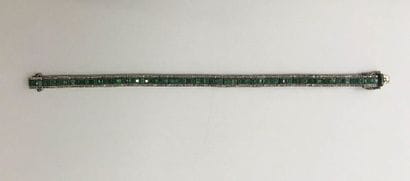 BRACELET ligne en argent 925/°° serti d'émeraudes...