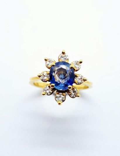 BAGUE en or jaune 18K (750/°°) ornée en son...