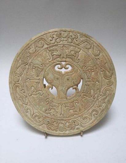 Important BI disc in beige jade 