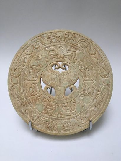 Important BI disc in beige jade 
