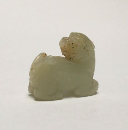 Sharpeï in veined light green jade. The dog...