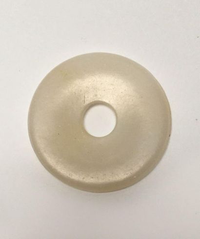 BI disk in finely polished cream jade veined.

Undetermined...
