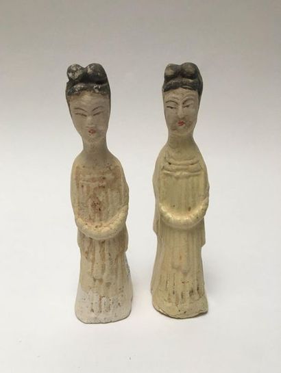 Two little ladies of the court in terracotta...