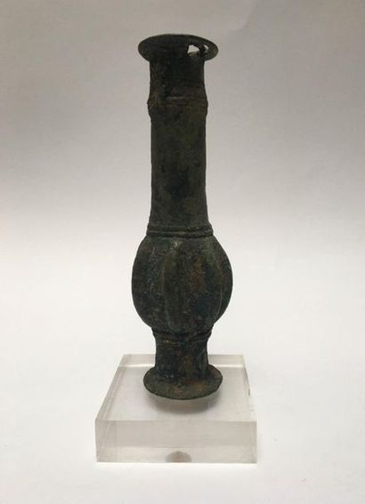Weapon mass made of bronze with a green patina....