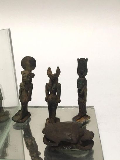 Brown patina metal set composed of 4 Egyptian...