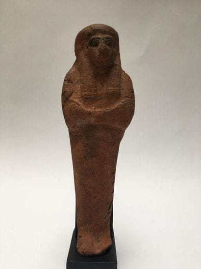Red terracotta chaouabti anepigraphy.

The...