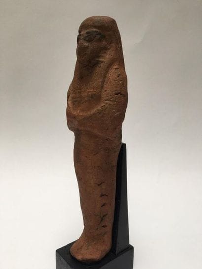 Red terracotta chaouabti anepigraphy.

The...