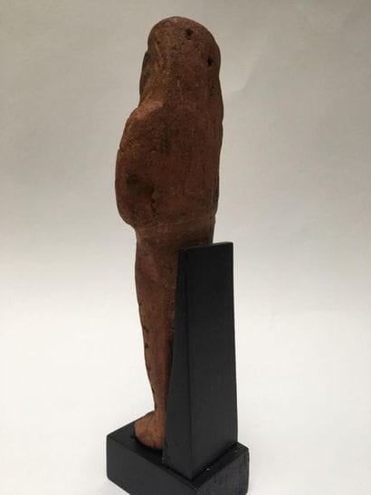 Red terracotta chaouabti anepigraphy.

The...