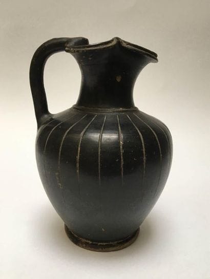 Eonochoé with black glazed ceramic trefoil...