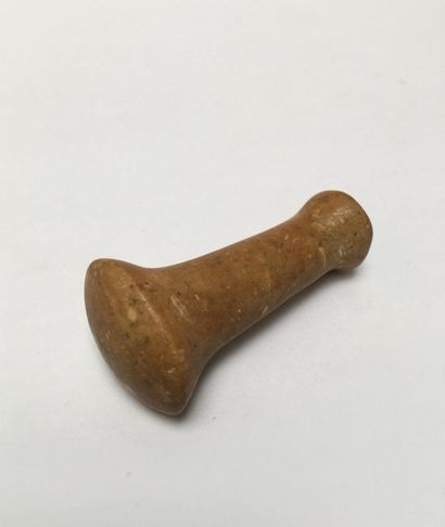 Flared pink stone labret. 

L: 5cm

(Ref:...