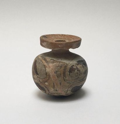 Small globular arybelle in beige ceramic,...