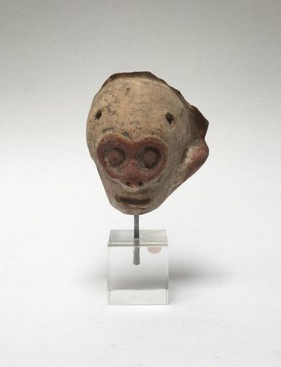 Fragmented monkey head in grey terracotta...