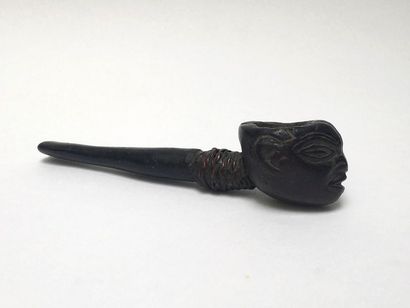Wooden pipe, head-shaped stove. Beautiful...