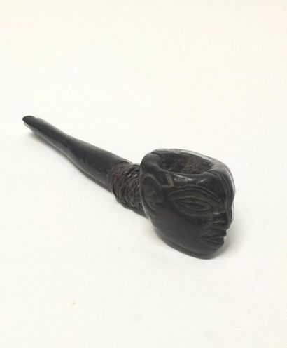 Wooden pipe, head-shaped stove. Beautiful...