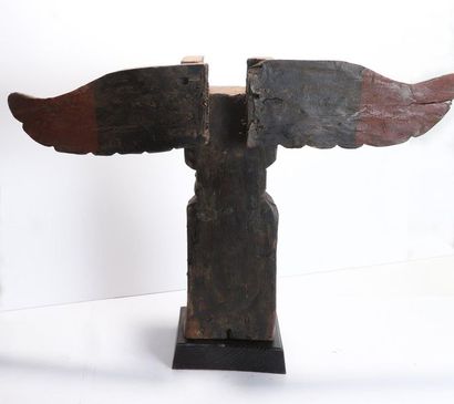 Decorative totem with a bird of prey

Polychrome...