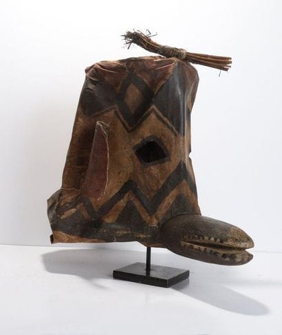 Anthropozoomorphic decorative mask, with...