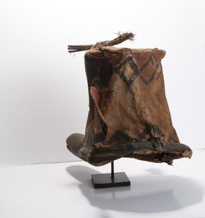 Anthropozoomorphic decorative mask, with...