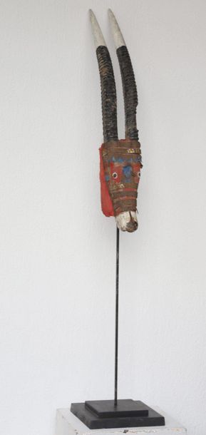 Puppet mask with a long-horned antelope head

Polychrome...