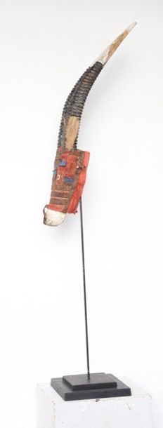 Puppet mask with a long-horned antelope head

Polychrome...