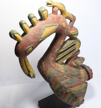 Zoomorphic figure showing a bird 
