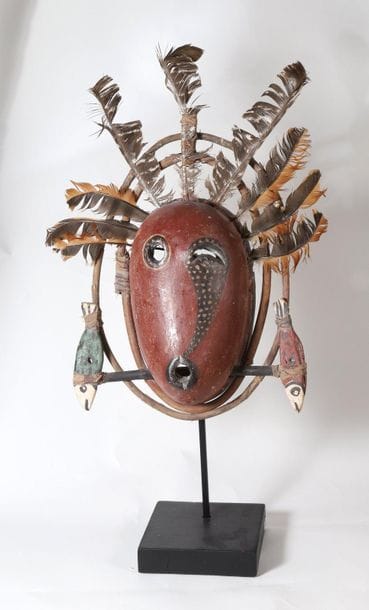 Decorative anthropomorphic mask with an oval...