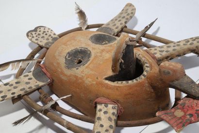 Anthropomorphic decorative mask with an oval...