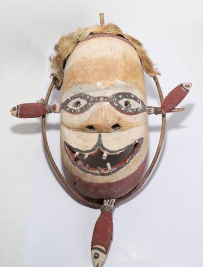 Anthropomorphic decorative mask with an oval...