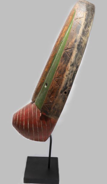Ogival anthropomorphic decorative mask with...