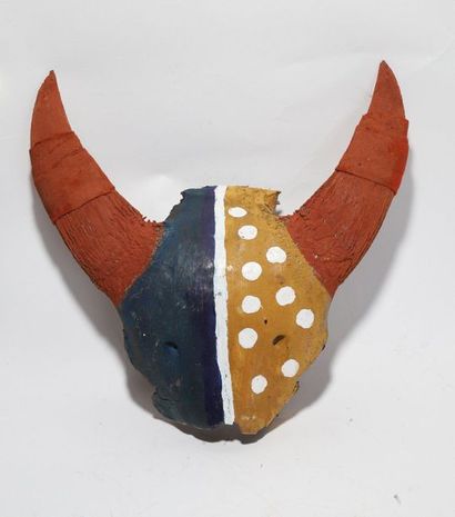 Decorative crest with horns formed by a skull...