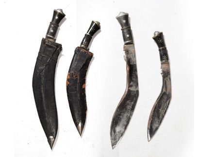 Set consisting of 2 daggers known as KHUKURI...