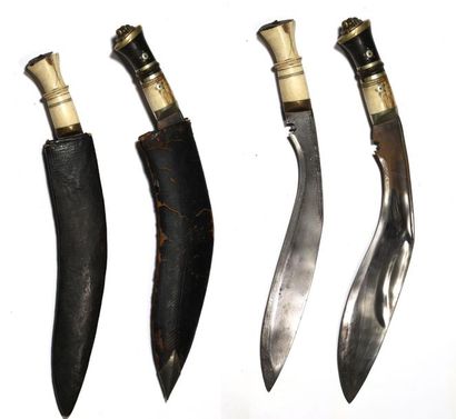 Set consisting of 2 daggers known as KHUKURI...