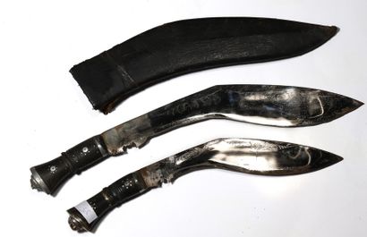 Set consisting of 2 daggers known as KHUKURI...