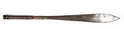 Parry knife with oblong blade, leather-covered...