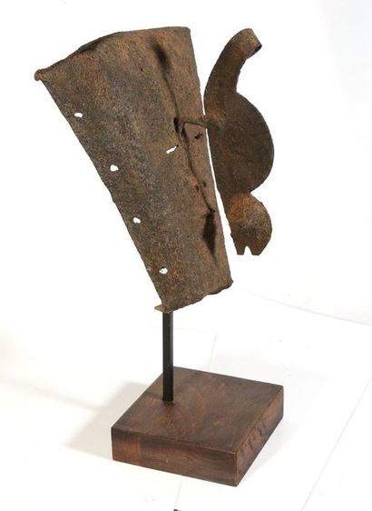 Mask with a trapezoid-shaped face and extremely...