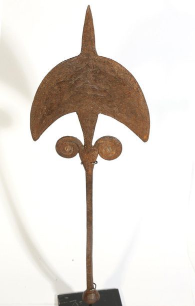 Objet cultuel, monnaie en forme de lance,...