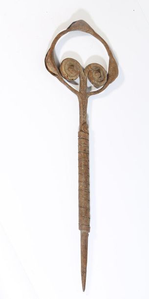 Objet cultuel, monnaie/sonnaille à décor...