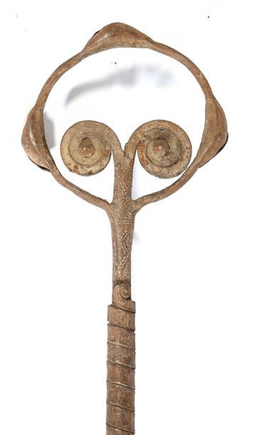 Objet cultuel, monnaie/sonnaille à décor...