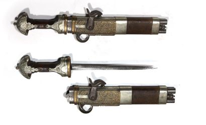 Etonnant couteau pistolet en bois, fer forgé,...