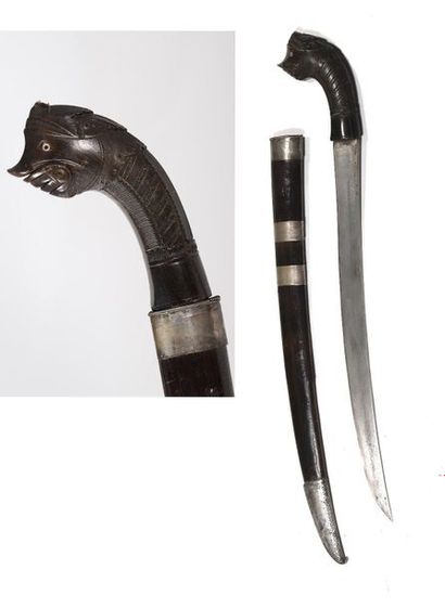 Sabre PEDANG. Lame en acier. Poignée bois...