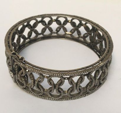 BRACELET rigide ouvrant en argent 925/°°...