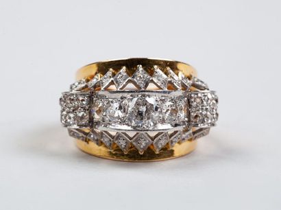 IMPORTANTE BAGUE Art déco en or jaune 18k...
