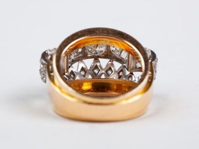 IMPORTANTE BAGUE Art déco en or jaune 18k...