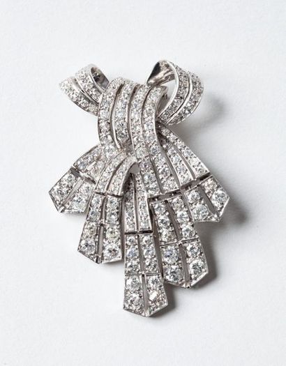 BROCHE Clip en platine présentant un ruban...