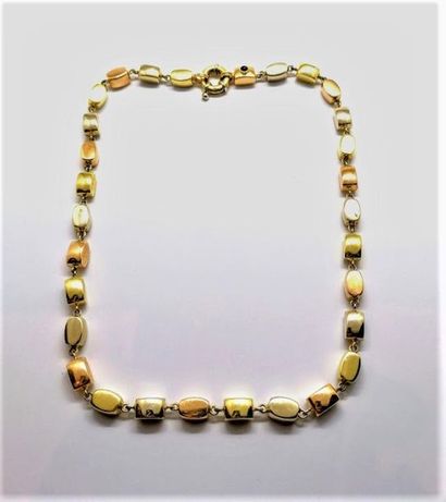 COLLIER en or jaune, blanc et rose 18K (750/°°),...