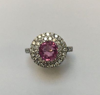 BAGUE en or gris 18k (750/°°) centrée d'un...