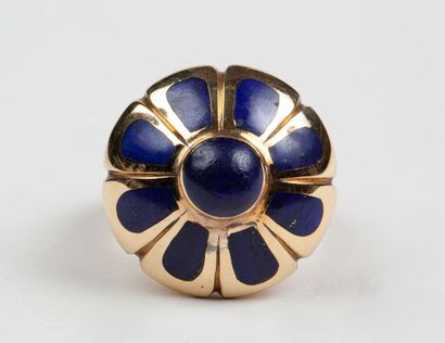 BAGUE en or jaune 18k (750/°°) à motif floral...