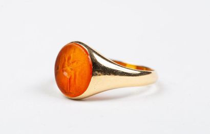 BAGUE en or jaune 18k (750/°°) sertie d'une...