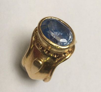 BAGUE en or jaune 18k (750/°°), attribuée...